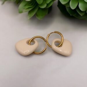 Boucles d'oreilles en forme de galet couleur crème