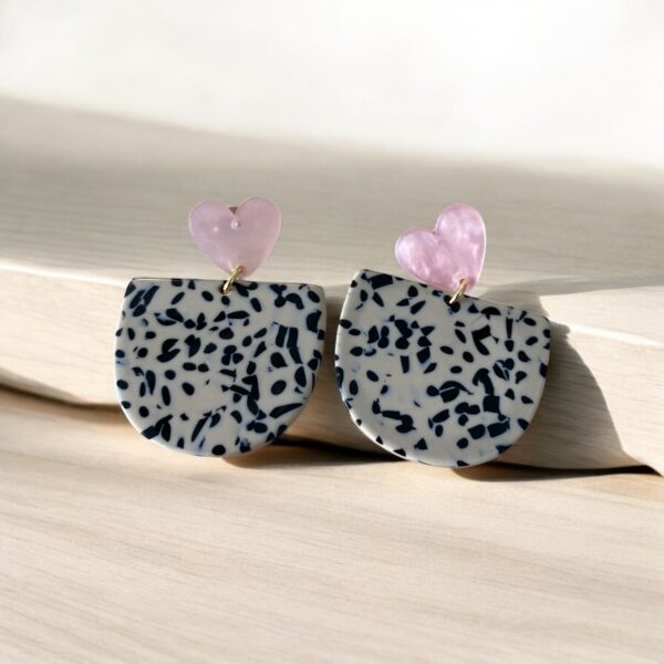 Boucle Talia tacheté noir/ cœur rose