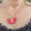 Collier Romy fuchsia sur moi