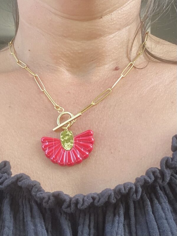 Collier Romy fuchsia sur moi Collier Romy fuchsia sur moi