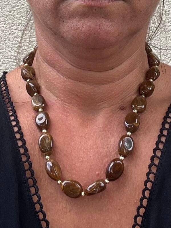 Collier Mia marron modèle