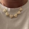 Collier Roméo écru porté