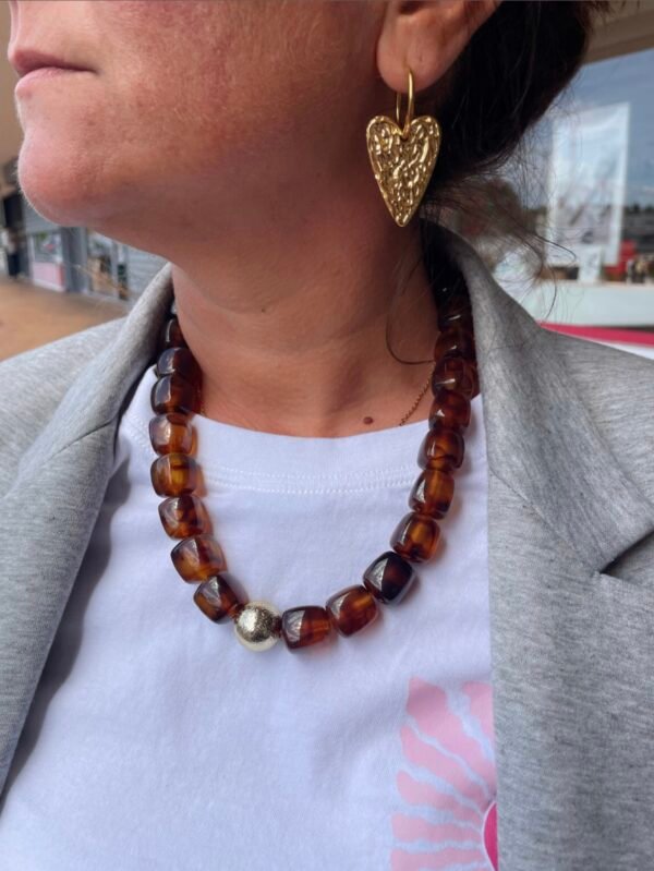 Collier Léo porté Collier Léo porté